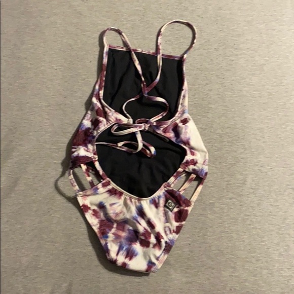 JOLYN one peice - Picture 2 of 2